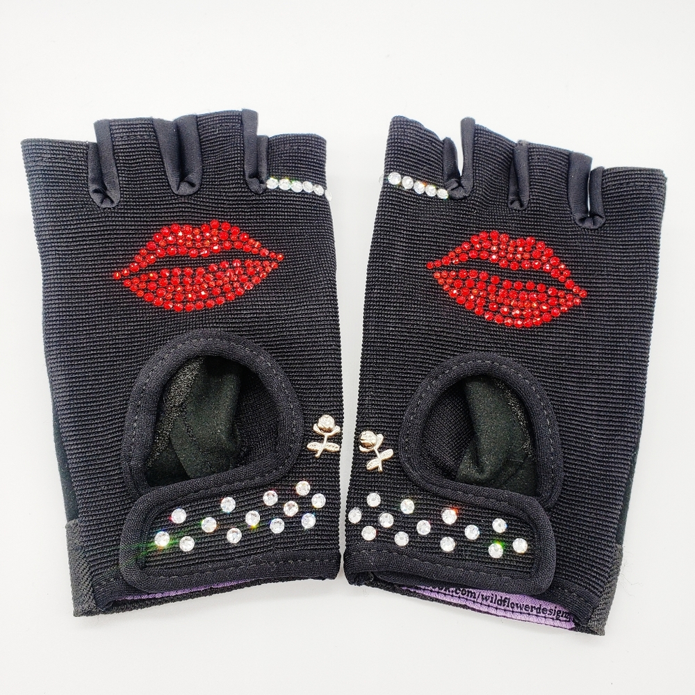 SWAROVSKI EMBELLISHED LIPS 💋EXERCISE LIFTING GLO…